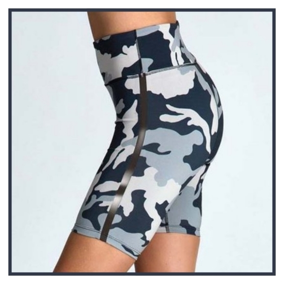 Noli Yoga Cacao Camo Bike Shorts - Picture 3 of 3